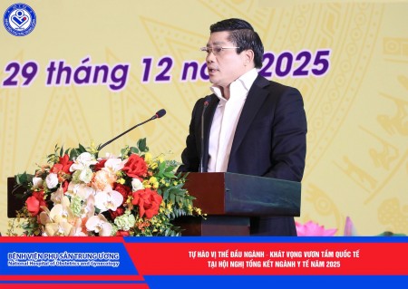 TTND.GS.TS Nguyễn Duy Ánh – Giám đốc Bệnh viện Phụ Sản Trung ương trình bày tham luận tại Hội nghị toàn quốc tổng kết công tác y tế năm 2025 và nhiệm kỳ 5 năm (2021-2025)