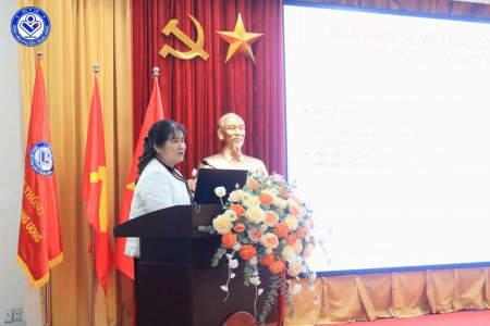 PGS.TS. Lưu Thị Hồng – Phó Giám đốc Trung tâm Sản phụ khoa, Bệnh viện Đa khoa Tâm Anh, Tổng Thư ký Hội Phụ Sản Việt Nam trình bày báo cáo : báo cáo “Tối ưu hóa liệu pháp điều trị khô rát âm đạo cho phụ nữ xung quanh tuổi mãn kinh bằng viên đặt Lactobacillus sống và Estriol liều thấp” 