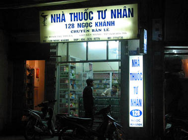 Ha Noi Nha thuoc phuc vu suot Tet