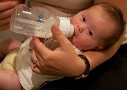 Bệnh Viện Phụ Sản Trung Ương - Tin tức - Sự kiện » Tin chuyên ngành sản phụ khoa - Sai lầm của mẹ khi pha sữa cho con