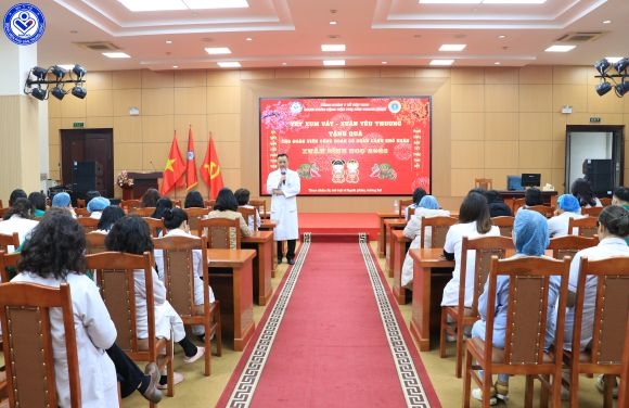 Ám áp bữa cơm công đoàn