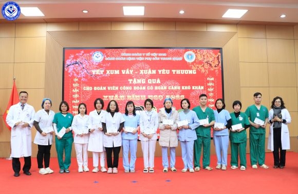 ấm áp bữa cơm tất niên Công đoàn và những món quà nghĩa tình cho viên chức, người lao động