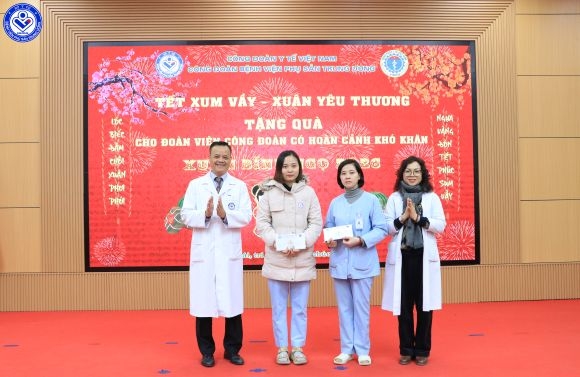 ấm áp bữa cơm tất niên Công đoàn và những món quà nghĩa tình cho viên chức, người lao động