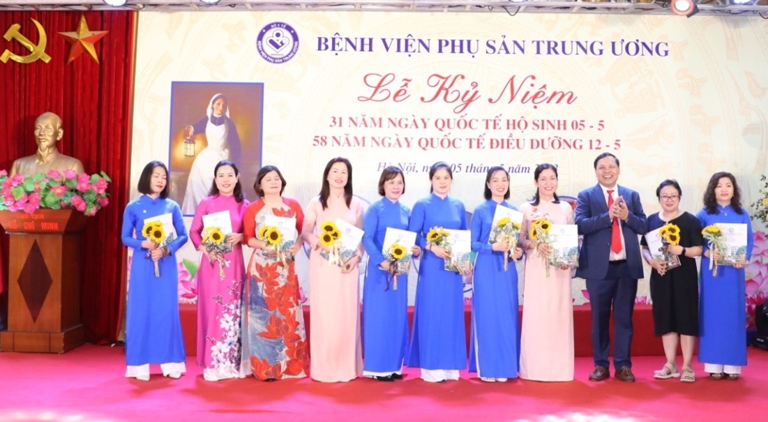 http://benhvienphusantrunguong.org.vn/stores/news_dataimages/vtkien/052023/09/15/croped/Picture1.jpg